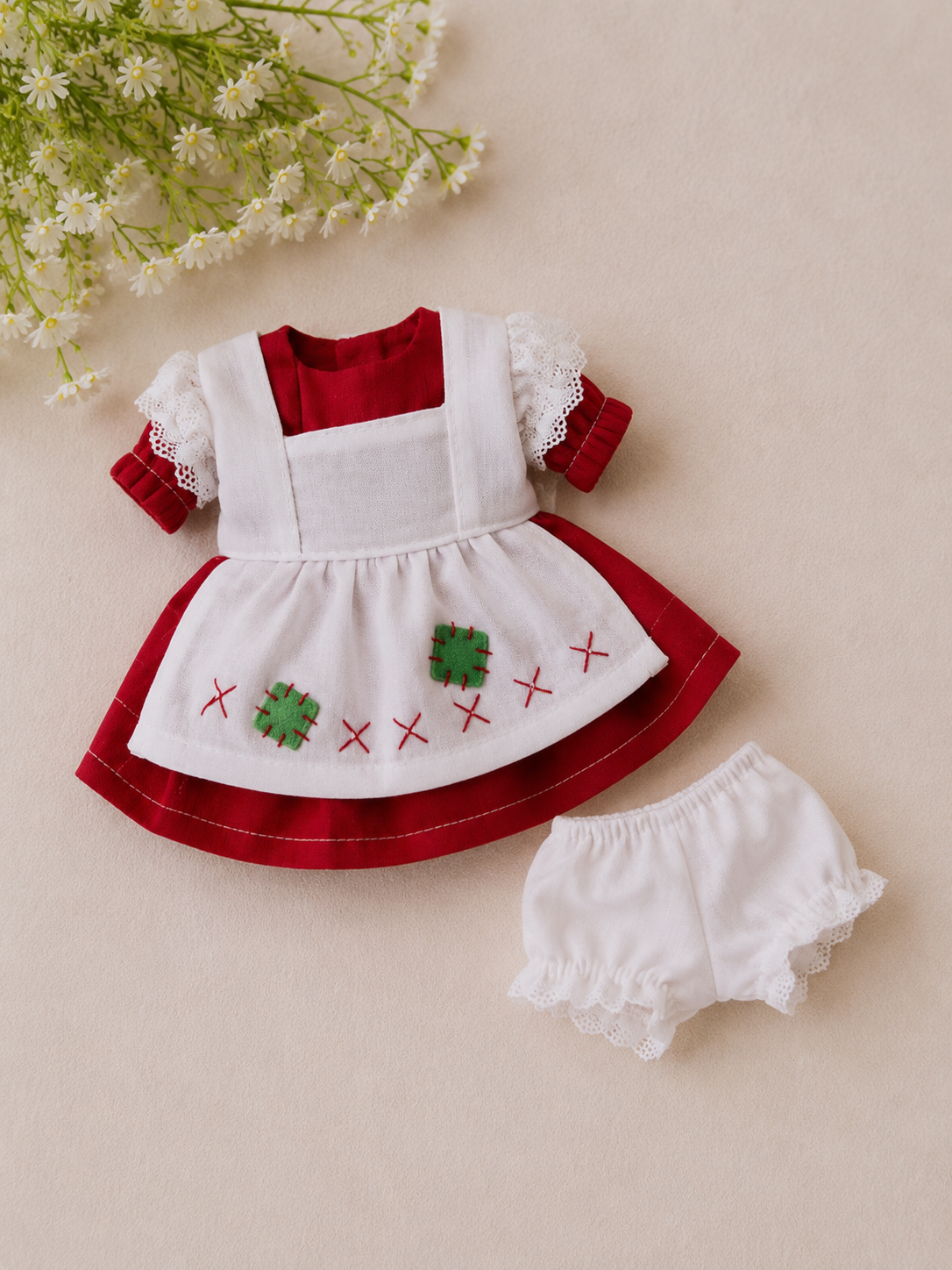 Boneca Moranguinho · vestido e avental