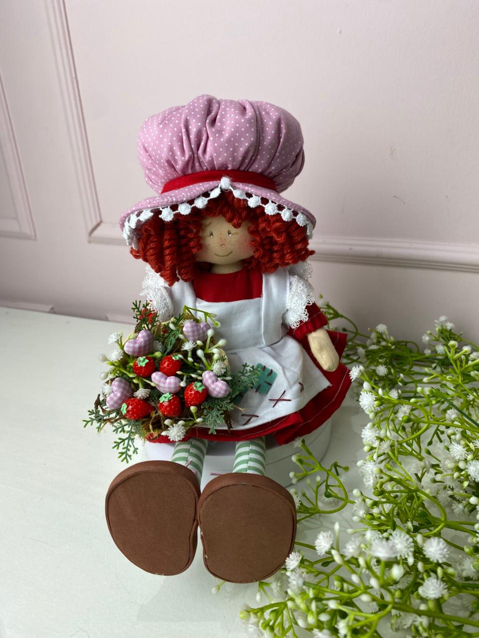 Detalhe da boneca Moranguinho