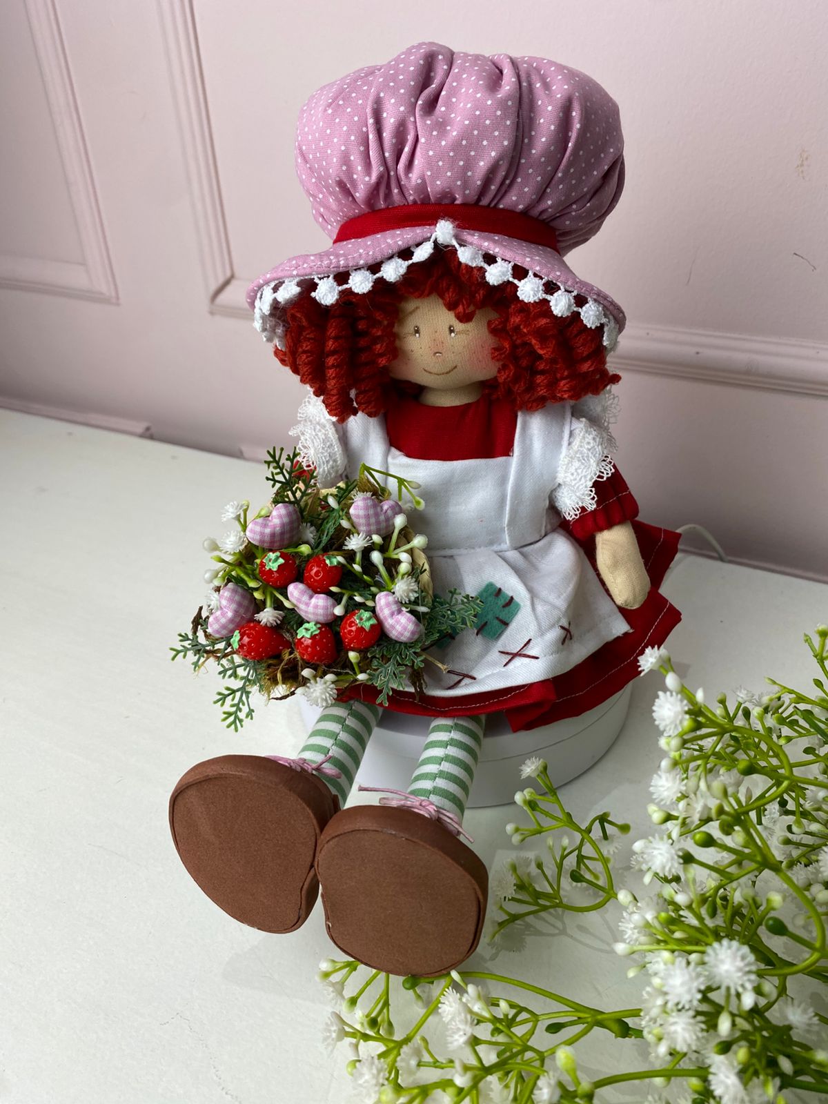 Detalhe da boneca Moranguinho